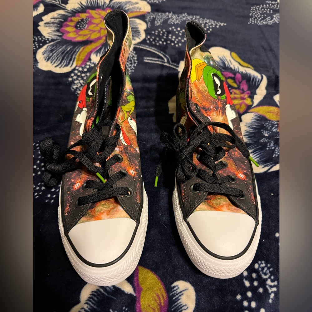 Marvin the Martian converse size 7 men’s 9 women’s